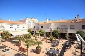 تناول الطعام بالخارج