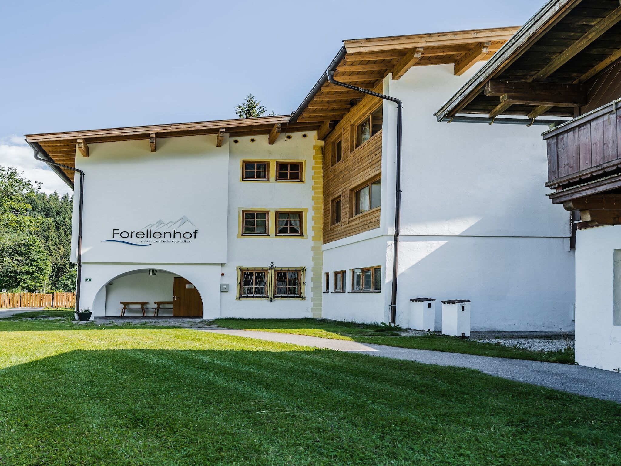 Außenseite Ferienhaus [Sommer]