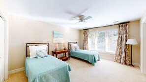 4 habitaciones, tabla de planchar con plancha, internet y ropa de cama