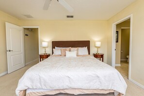 4 bedrooms, iron/ironing board, free WiFi, bed sheets - Spacious 4BR Townhome in Kissimmee, perfect for family getaways! (Kissimmee)