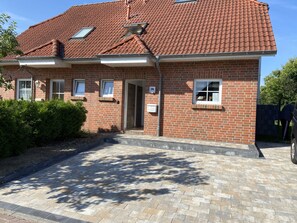 Exterior detail - Haus Rosa ihr Ferienhaus an der Nordsee (Norden)