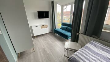 2 bedrooms, iron/ironing board, travel crib, free WiFi