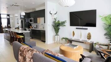 Télévision, Netflix, services de streaming, espaces bureaux