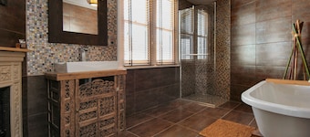 Quirky Victorian Townhouse with Sea View / Sleeps 8 / Luxury bedding