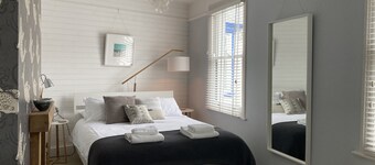 Quirky Victorian Townhouse with Sea View / Sleeps 8 / Luxury bedding