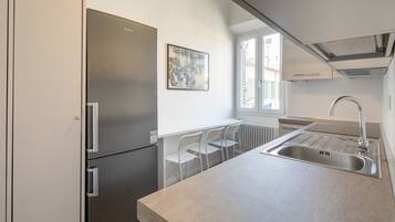 City Apartment | Private kitchen | Full-size fridge, oven, stovetop, dishwasher