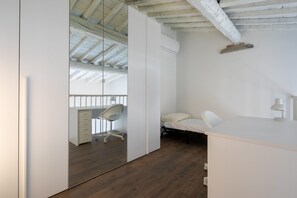 4 bedrooms, premium bedding, down duvets, desk - Indipendenza House by Mmega (Florence)