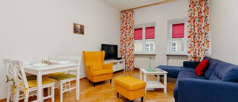 Comfort Apartment | Living room | Flat-screen TV