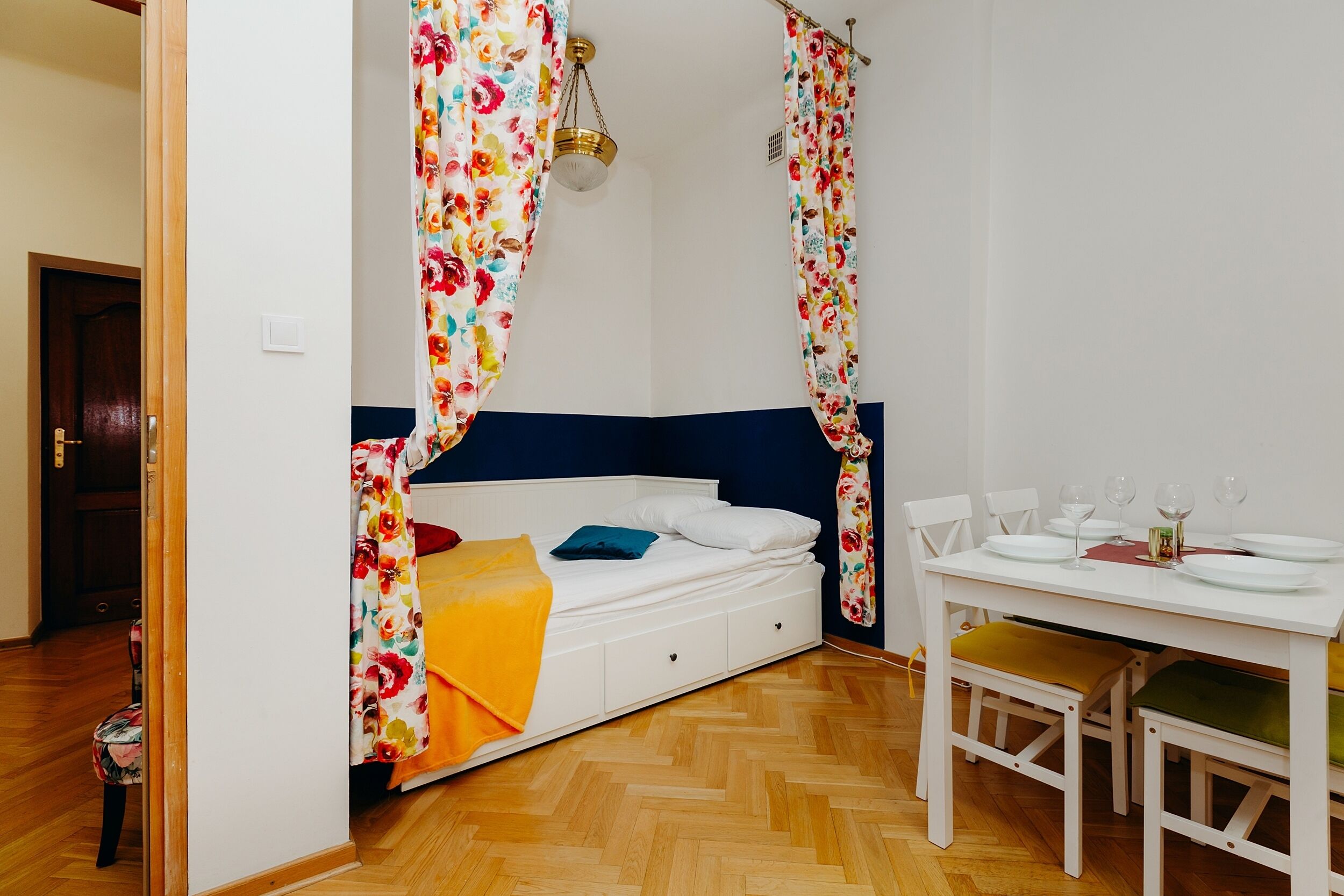 Comfort Apartment | Desk, laptop workspace, iron/ironing board, WiFi (free)