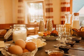 Breakfast buffet - Exenbacher Hof - Pension (Arnbruck)