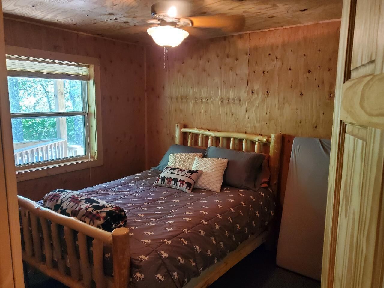 2 bedrooms, bed sheets