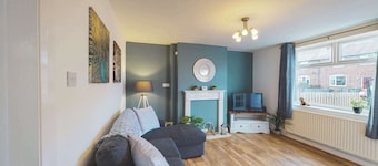 Spacious Home, Ideal For Families, FREE Parking!