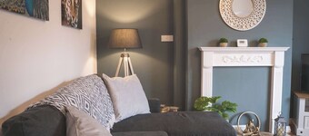 Spacious Home, Ideal For Families, FREE Parking!