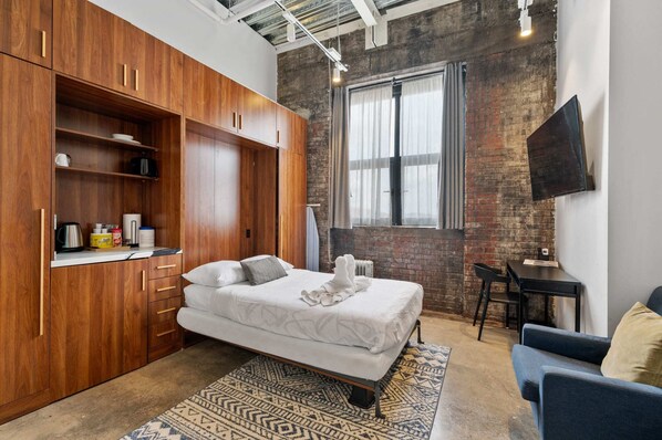 Fer et planche Ă repasser, Wi-Fi, draps fournis