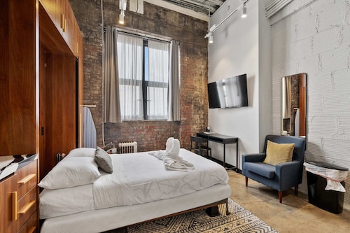 Cozy! Micro Loft apartment Shadyside, sleeps 1