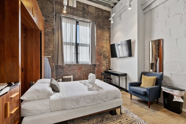 Iron/ironing board, WiFi, bed sheets