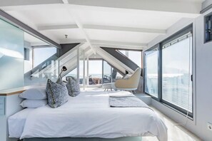 3 bedrooms, desk, soundproofing, iron/ironing board - Beach Front Architectural Cottage with Pool (Cape Town)