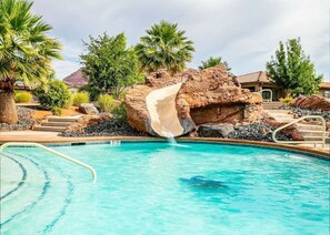 Community pool - Fully Equipped Vacation Home in Paradise Village (Santa Clara)