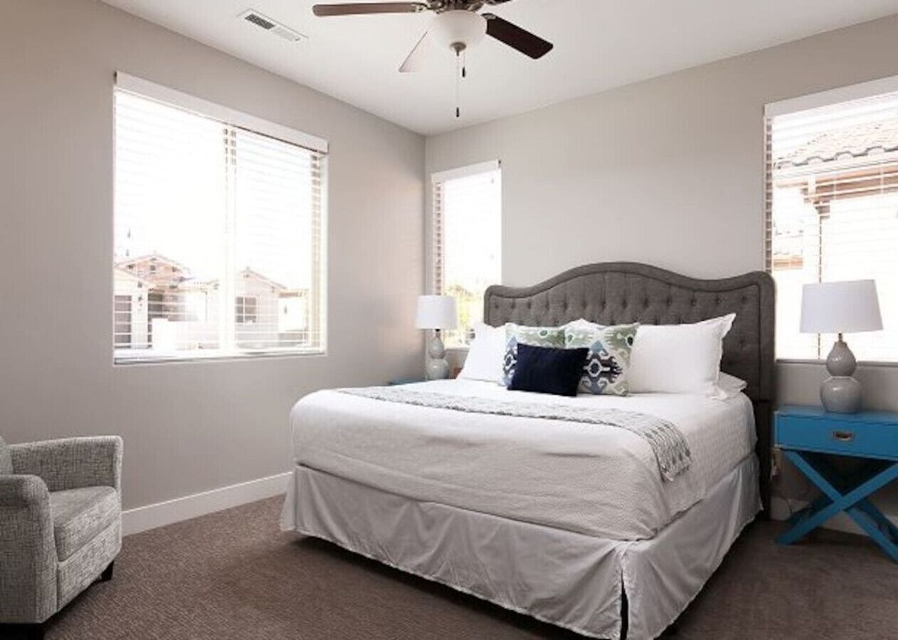 6 slaapkamers, een strijkplank/strijkijzer, reisbedje, wifi