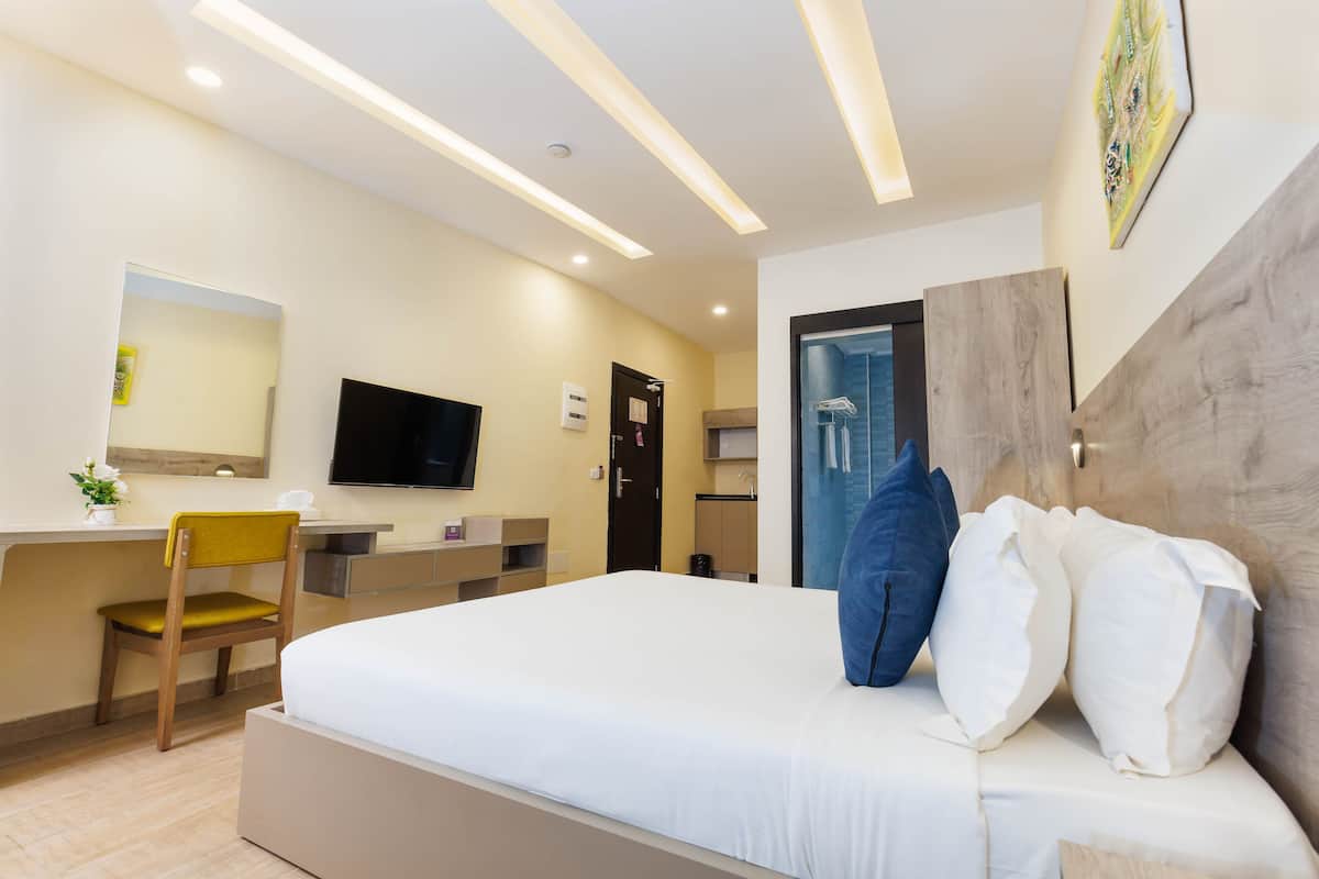 Phòng đôi hoặc 2 giường đơn Deluxe | Bộ đồ giường kháng dị ứng, nệm cao su hoạt tính (memory foam), minibar 