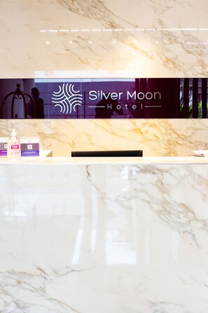 Reception - Silver Moon Hotel (Abidjan)