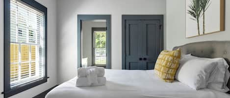 8 bedrooms, iron/ironing board, Internet