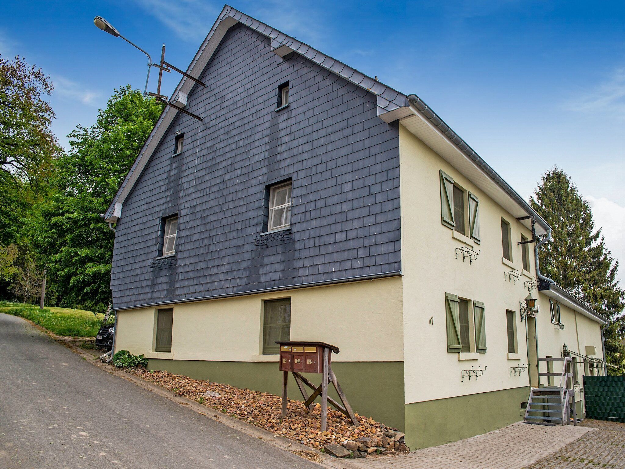 Außenseite Ferienhaus [Sommer]