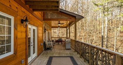 Watauga Lakeside Cabin - Decks, Ponds, Family & Pet Friendly Privacy