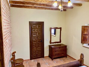Interior - La Parada de Jimena. House surrounded by bodegas-Rueda (Rueda)
