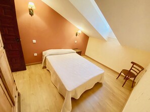 4 chambres, fer et planche à repasser, Wi-Fi, draps fournis