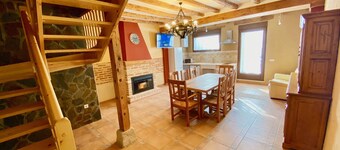 La Parada de Jimena. House surrounded by bodegas-Rueda