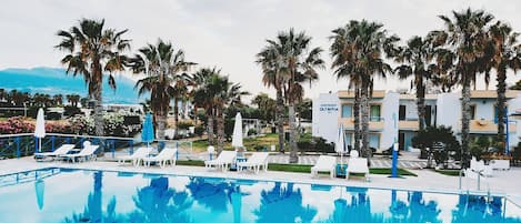 Apartment | Pool | Outdoor pool