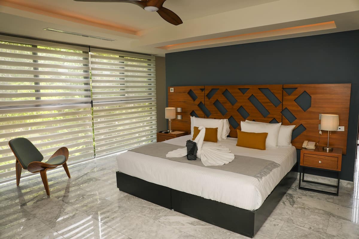 Junior Suite | Hochwertige Bettwaren, Daunenbettdecken, Tempur-Pedic-Betten, Minibar