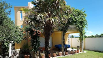 Apartment | Property grounds