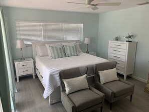 2 bedrooms, free WiFi, bed sheets - Super Comfy and modern with the extras! (KEY COLONY BEACH)
