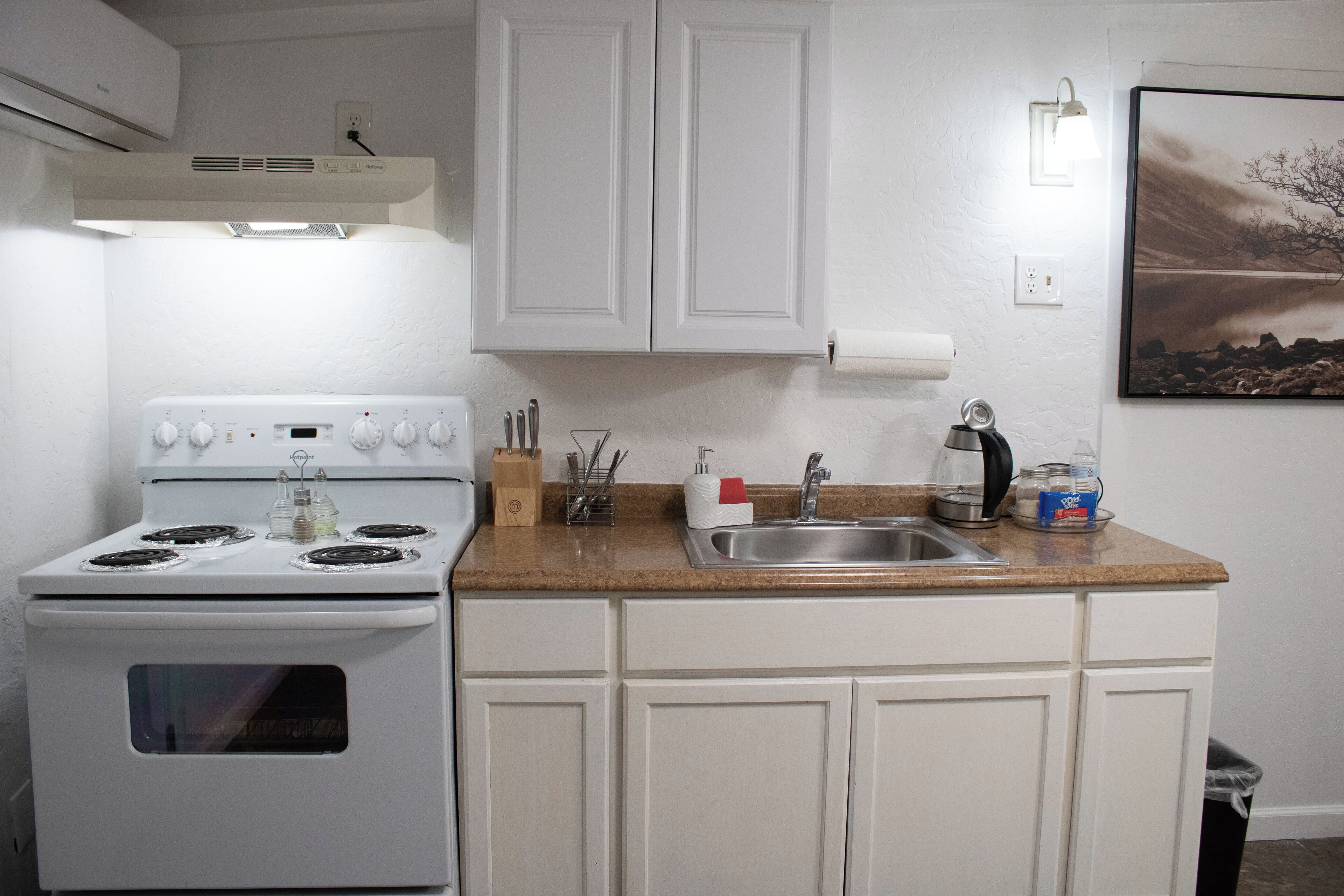 Geladeira, micro-ondas, fogão, cooktop