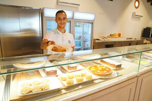 Café da manhã continental grátis todos os dias