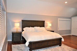 4 bedrooms, travel crib, WiFi, bed sheets - Lake Point Inn (Northport)