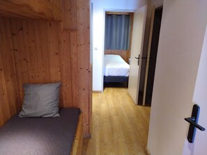 1 chambre, lit parapluie, accÚs pour personnes à mobilité réduite