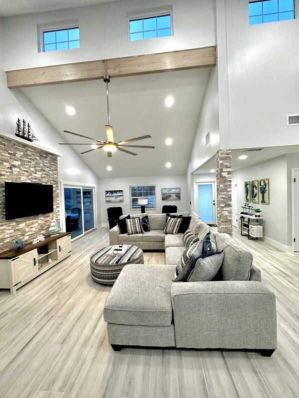 Smart TV, fireplace, ping pong