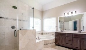 Combined shower/bathtub, jetted bath, hair dryer, towels - Beautifully designed house with office, gym, nursery (Spring)