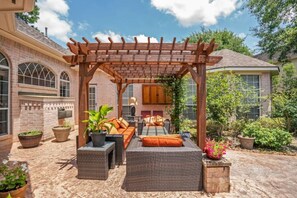Terrace/patio - Beautifully designed house with office, gym, nursery (Spring)