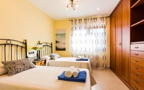 5 chambres, bureau, fer et planche à repasser, Wi-Fi gratuit
