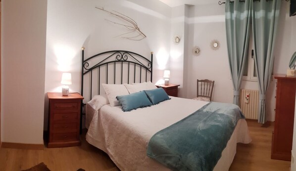 4 bedrooms, free WiFi, bed sheets - Central apartment with terrace (Arévalo)