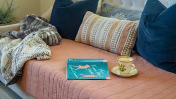 2 chambres, bureau, fer et planche Ă repasser, lit parapluie