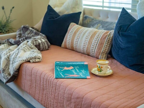 2 Schlafzimmer, Schreibtisch, Bügeleisen/Bügelbrett, Reisekinderbett