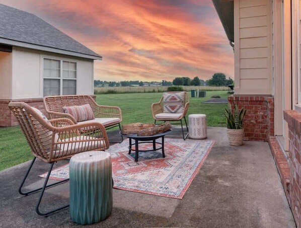 Terrace/patio - Peaceful Fayetteville Retreat, 15 Min from U of A (Fayetteville)