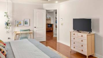 2 bedrooms, desk, iron/ironing board, travel crib