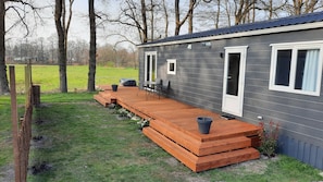 Outdoor dining - Chalet on nature location near Ommen (Giethmen)