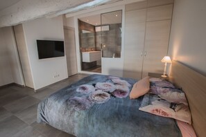 2 chambres, fer et planche à repasser, Wi-Fi, draps fournis